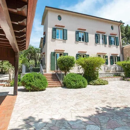 Casale Buccellato 14, Emma Trapani